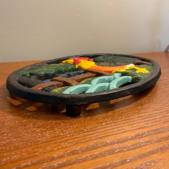 Cast Iron Painted Rooster Trivet with Colourful Farmyard Scene - Hot Pot Stand - Picture 10 of 16